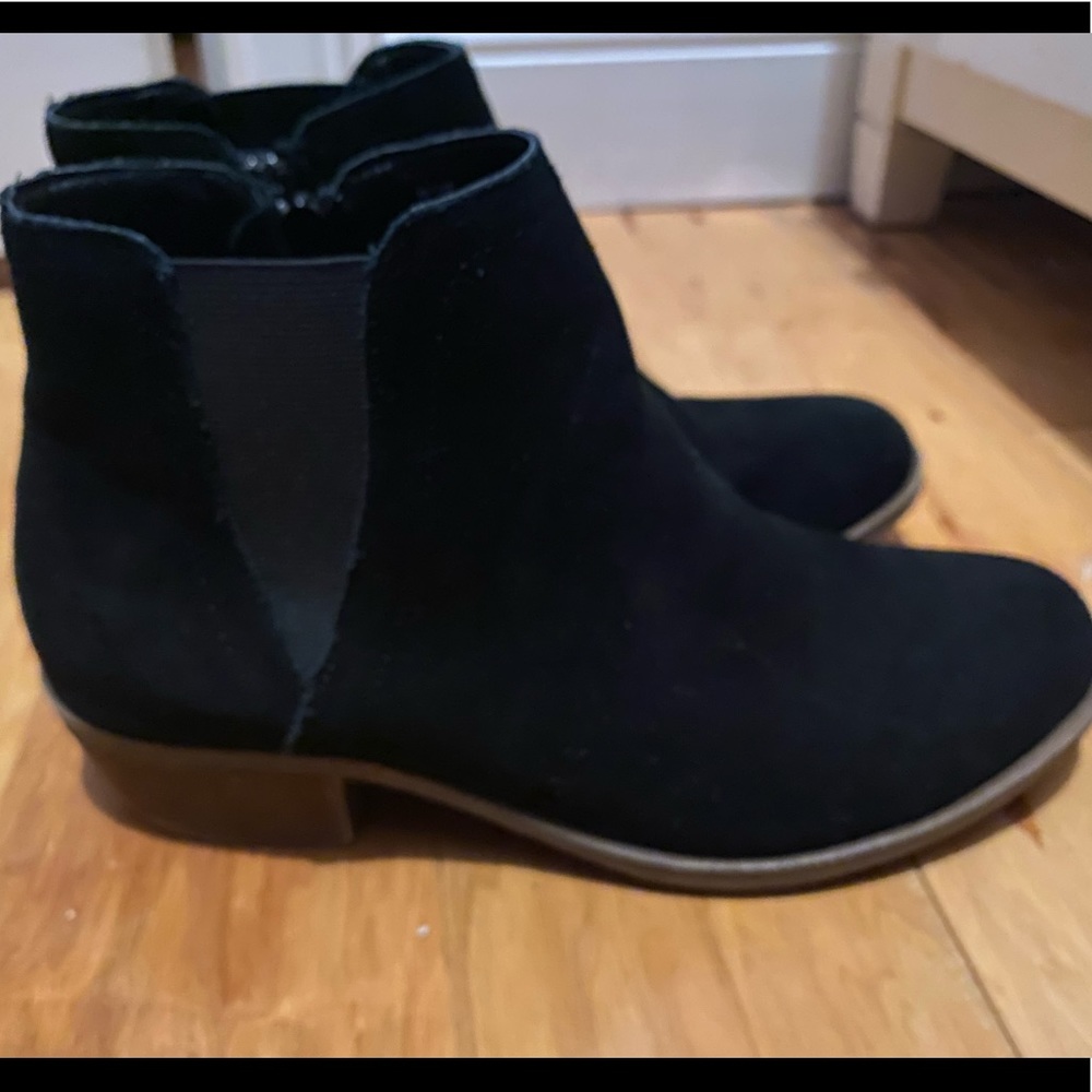 Kensie Women's Gazelle Suede Short Ankle Bootie Boots